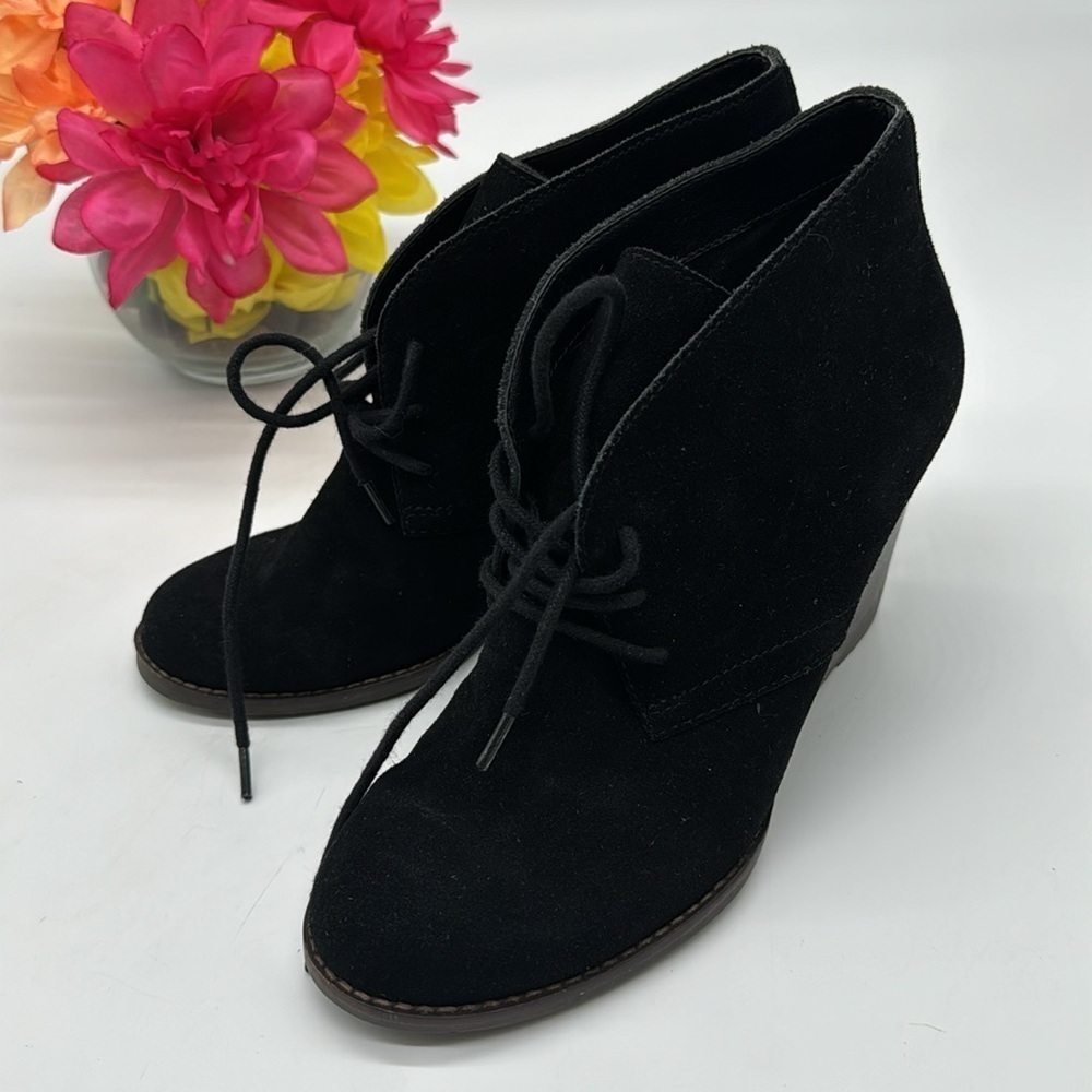 Lucky Brand Yamene Black Suede Lace Up Wedge Ankle Bootie Size 7.5 BAB5929K